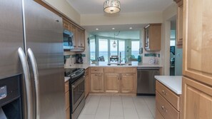 Fridge, microwave, oven, stovetop - E806 Gulf Front, Low Floor, 3 Pools, Gated Condo (Panama City Beach)