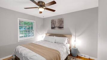 5 bedrooms, desk, iron/ironing board, travel crib