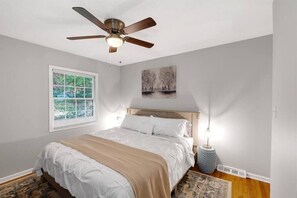 5 bedrooms, desk, iron/ironing board, travel cot