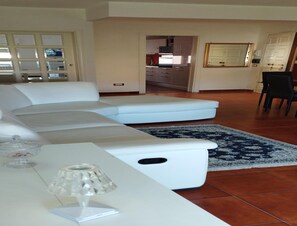 Living room - Holiday Home in Pizzo Near Tyrrhenian Sea (Pizzo)