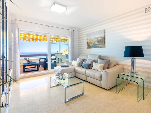 Living room - Belvilla by OYO La Zenaida I (Rincon de la Victoria)