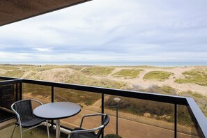 Apartment | Outdoor dining