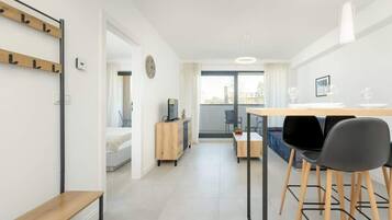 1 habitación, tabla de planchar con plancha, wifi y ropa de cama