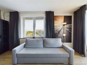 Televisión y oficina 