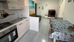Geladeira, fogão, cooktop, chaleira elétrica