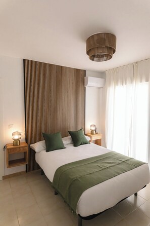 ห้องคอมฟอร์ทดับเบิล | เครื่องนอนระดับพรีเมียม, ผ้านวมขนเป็ด, เตียงเมมโมรีโฟม, มินิบาร์