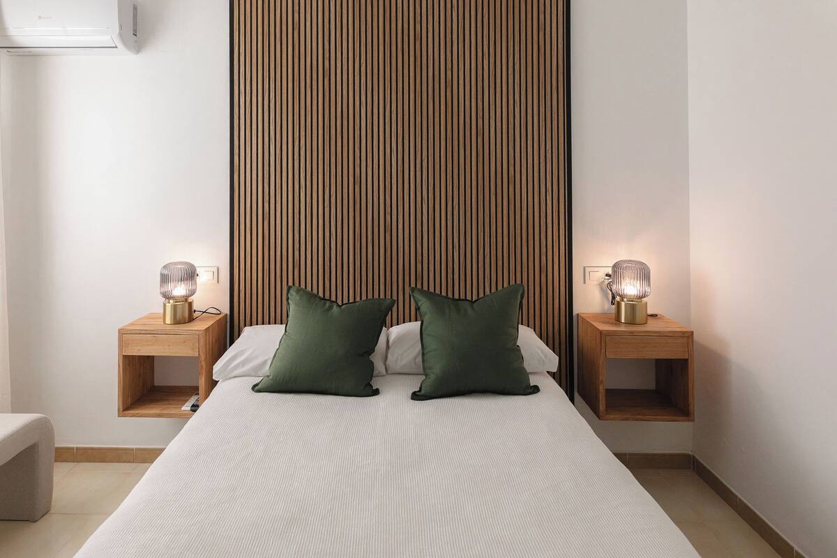 Economy Double Room | Premium bedding, down comforters, memory foam beds, minibar