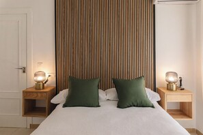 Phòng đôi tiện nghi đơn giản | Bộ đồ giường cao cấp, chăn bông, nệm cao su hoạt tính (memory foam) 