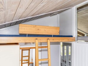 A room with a bunk bed, a ladder, and a window. - 6 Person Holiday Park Home in Hanstholm (Hanstholm)