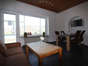 Dining - Appealing Apartment in Alf (Alf)