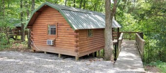 Rustic Cabin in Bloomington with Views