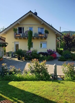 Exterior - Holiday Apartment in the Rose Garden (Zell am Harmersbach)