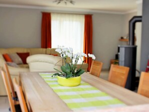 Dining - Holiday Apartment in the Rose Garden (Zell am Harmersbach)
