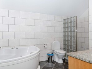 Apartment | Bathroom