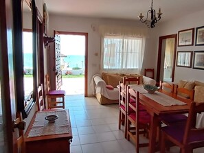 House | Living room - Belvilla by OYO Holiday Home (Almonte)