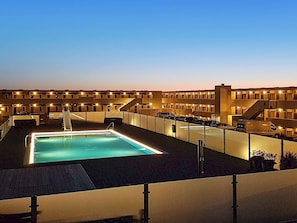 Apartment | Pool - 8 Person Holiday Home on a Holiday Park in Blokhus (Blokhus)