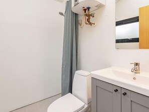 House | Bathroom - 6 Person Holiday Home in Vaeggerlose (Vaeggerlose)