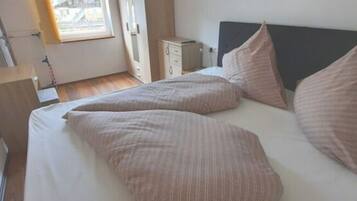 House | 1 bedroom, individually furnished