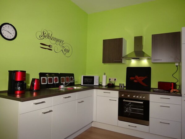 House | Private kitchen | Oven, electric kettle, toaster - 2 am Lustgarten Modern Retreat (Wernigerode)