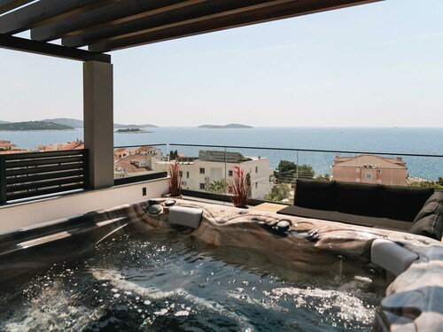 Villa La Ze - Three Bedroom Villa With Swimming Pool