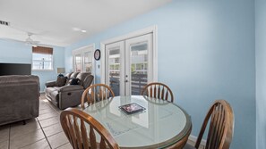 Dining - Second Choice: Across the Street From the Beach, Bender Vacation Rentals! (Gulf Shores)