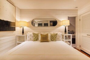 4 bedrooms, desk, iron/ironing board, travel crib - The Pearl (Wrightsville Beach)