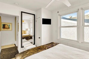 4 bedrooms, desk, iron/ironing board, travel crib