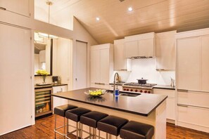 Fridge, microwave, oven, stovetop - The Pearl  (Wrightsville Beach)