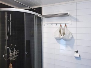 Apartment | Bathroom - 4 Person Holiday Home in Farsund (Farsund)