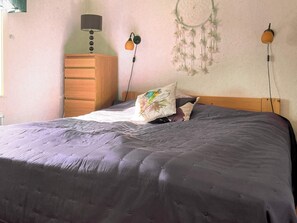 House | 3 bedrooms, individually furnished - 6 Person Holiday Home in HJO (Hjo)