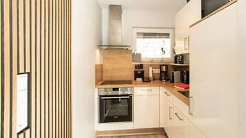 Apartemen | Dapur pribadi | Oven, ketel listrik, dan pemanggang roti