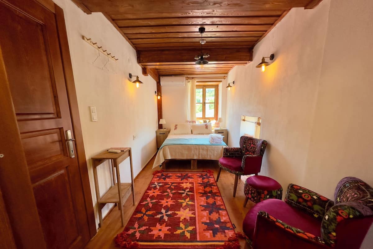 Quarto casal standard, vista para a baía | 1 quarto, roupas de cama premium, individualmente decorados
