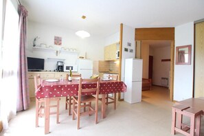 Dining - 300m from resort center, Ground floor, view ski slopes, terrace, tv, ski locker, 33m², Val Cenis (Termignon)
