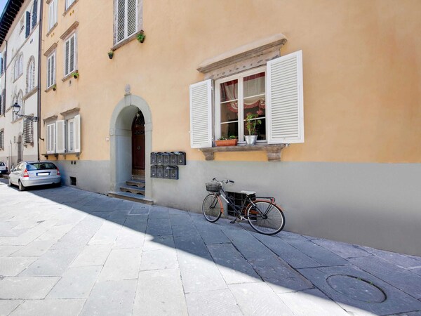 Mansion In Lucca Near Via Fillungo - Lucques