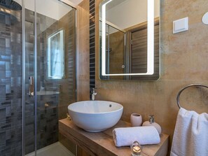 Villa | Baño | Regadera y secadora de cabello 