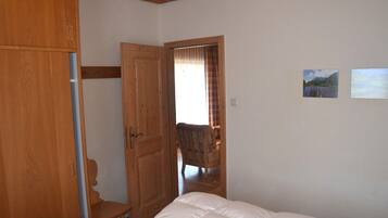 2 bedrooms, individually furnished, bed sheets