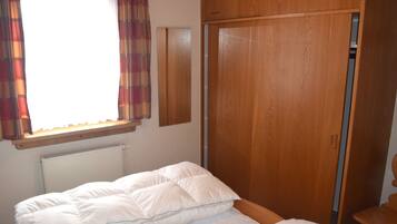 House | 2 bilik tidur, dilengkapkan perabot secara berasingan, cadar katil