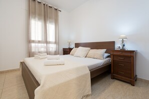 3 chambres, fer et planche à repasser, Wi-Fi gratuit, draps fournis