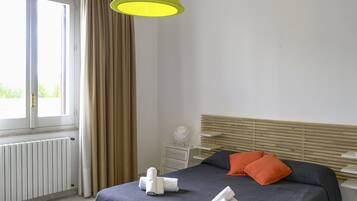 6 bedrooms, individually furnished, iron/ironing board, bed sheets