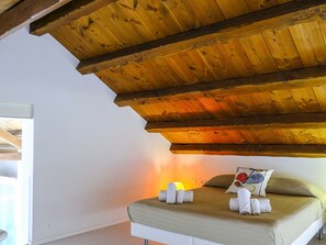 Casa | 6 quartos, individualmente mobiliados, ferros/tábuas de passar roupa