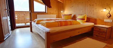 อพาร์ทเมนท์ | 3 ห้องนอน, เตารีด/โต๊ะรีดผ้า