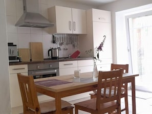 Apartment | Dapur peribadi | Ketuhar, cerek elektrik, pembakar roti