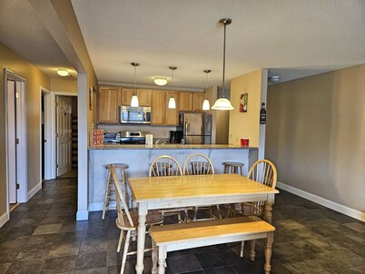 1st floor, FP, mtn & pond view, deck, pool, pet-friendly. F1663 by LRS