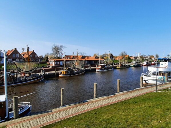 Marina - Luetje Huuske Modern Retreat (Krummhoern)