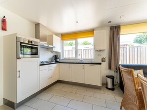 House | Private kitchen | Electric kettle, highchair - Holiday Home in Baarland With Garden (Baarland)
