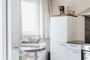 Apartamento | Cozinha privada | Chaleira elétrica, torradeira