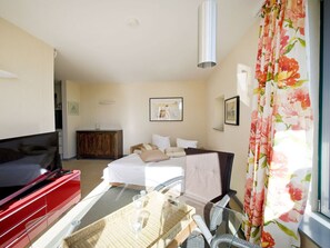 Apartment | Dining