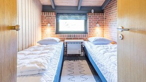 Room - 5 Person Holiday Home in Blavand (Blavand)