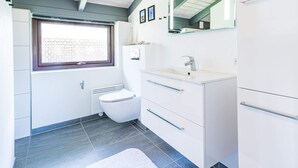 Bathroom - 5 Person Holiday Home in Blavand (Blavand)