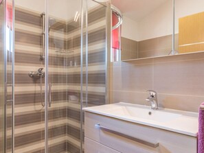 Villa | Bathroom